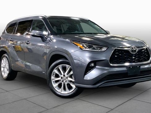 Used 2025 Toyota Highlander Limited AWD/4WD image 3