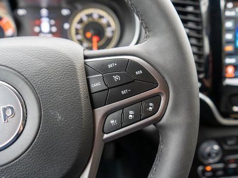 Used 2022 Jeep Cherokee Limited image 25