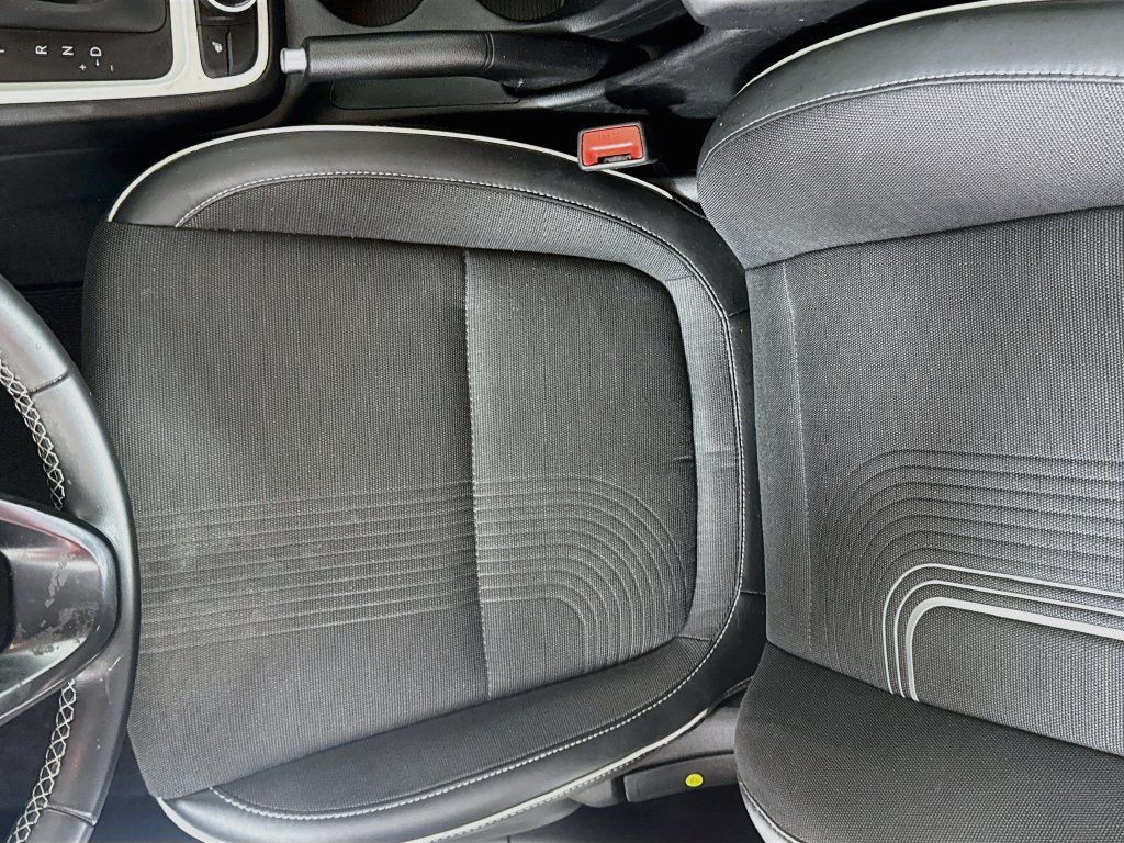 Certified 2024 Hyundai Venue Limited FWD image 20