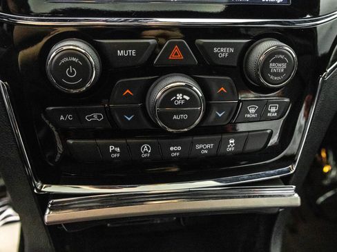 Used 2022 Jeep Grand Cherokee Limited image 28