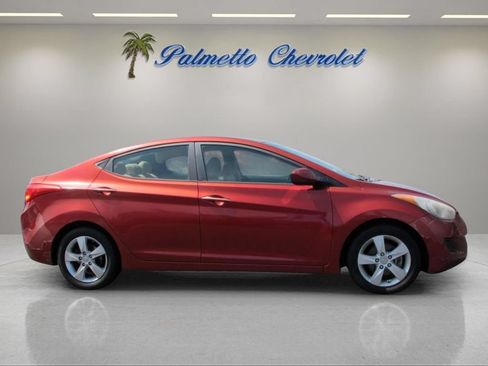 Used 2013 Hyundai Elantra GLS FWD image 2