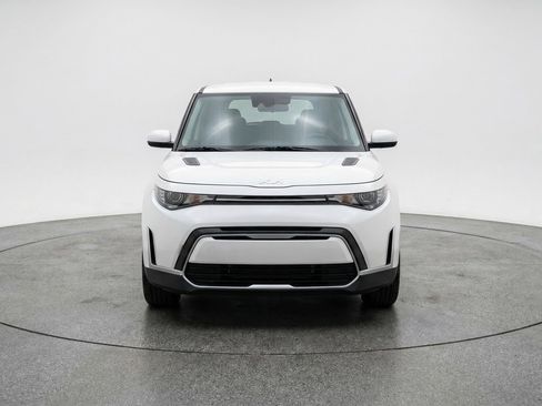 Used 2025 Kia Soul LX w/ LX Technology Package FWD image 2