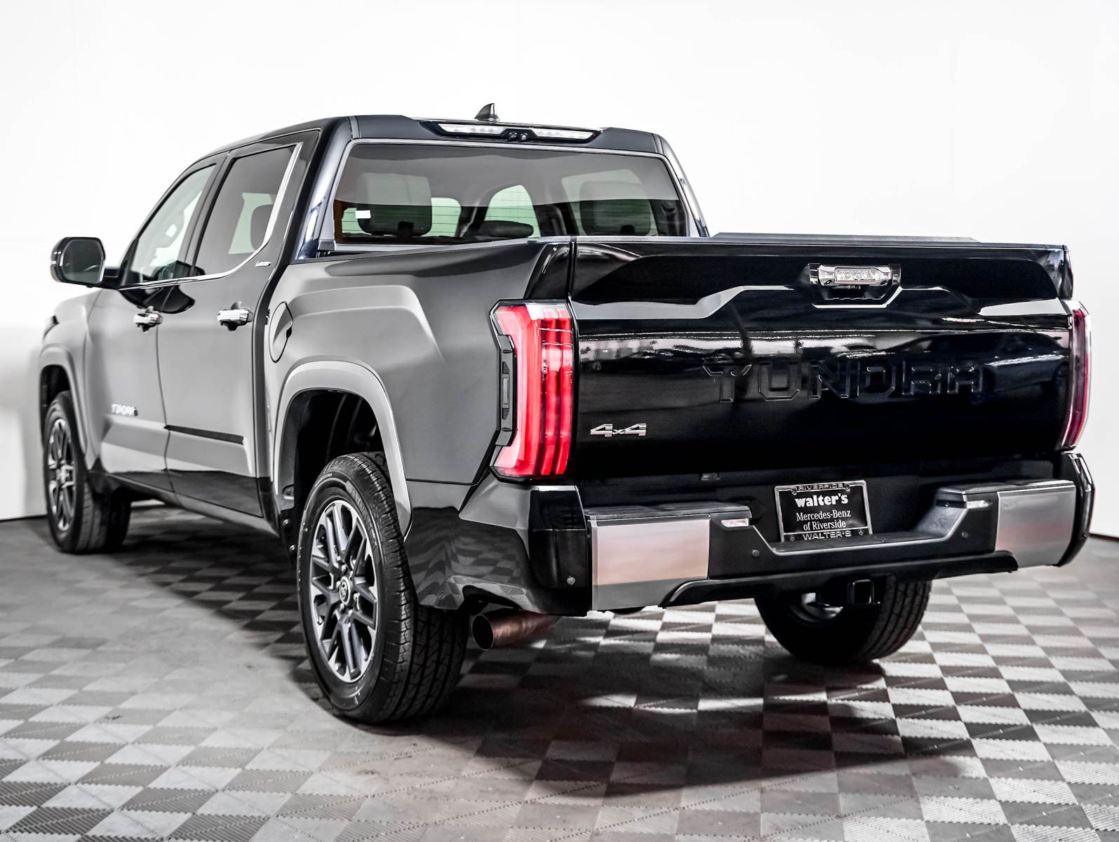 Used 2024 Toyota Tundra Limited AWD/4WD image 2