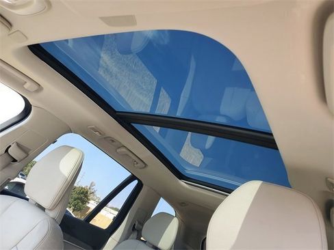 Used 2023 Volvo XC90 B5 Plus w/ Protection Package Premier image 15