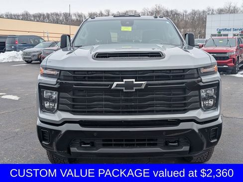 Used 2025 Chevrolet Silverado 2500 Custom w/ Custom Value Package image 2