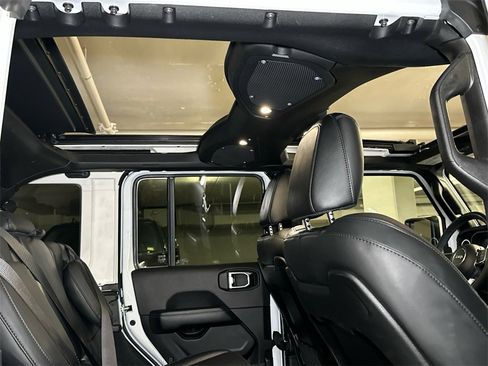 Used 2024 Jeep Wrangler High Altitude image 15