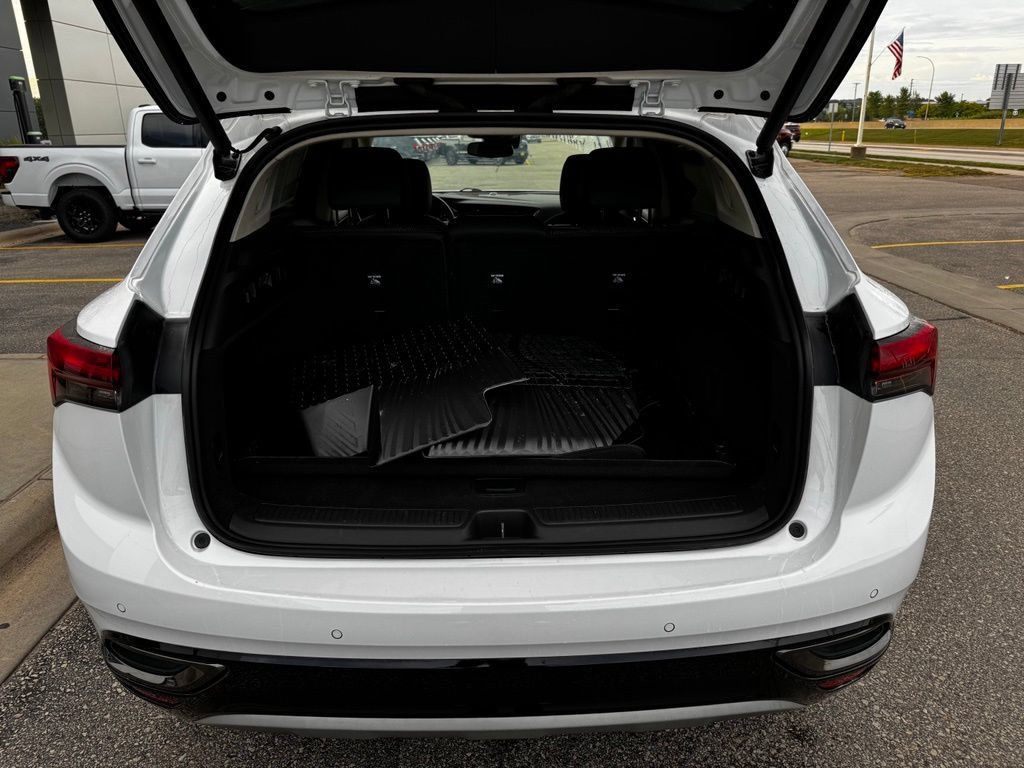 Used 2022 Buick Envision Preferred AWD/4WD image 40