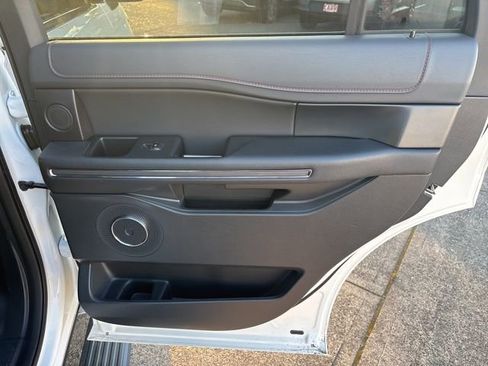 Used 2024 Ford Expedition Limited image 32