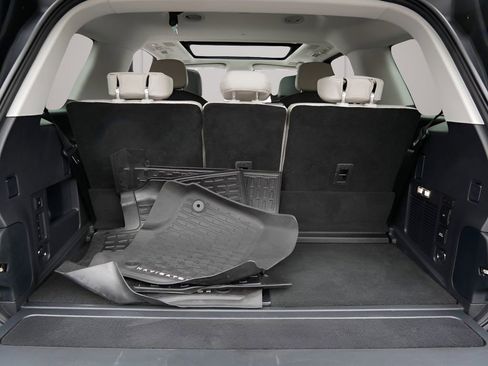 Used 2025 Lincoln Navigator Reserve image 12