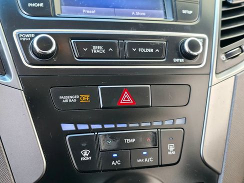 Used 2018 Hyundai Santa Fe Sport FWD image 26