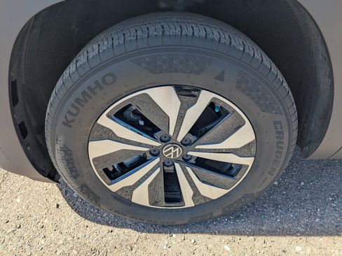 Used 2024 Volkswagen Atlas Cross Sport SE image 8