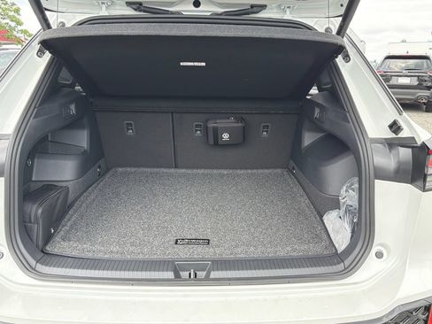 New 2026 Volkswagen Tiguan SEL R-Line AWD/4WD image 23