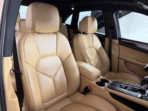 Used 2018 Porsche Macan AWD/4WD image 26
