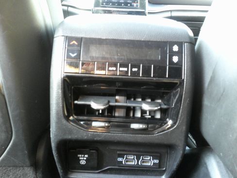 Used 2022 Jeep Grand Cherokee L Laredo w/ Luxury Tech Group I AWD/4WD image 22