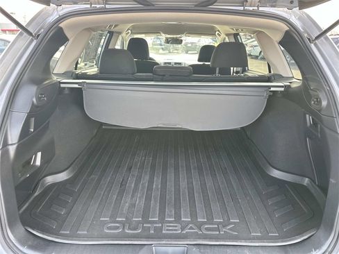 Used 2018 Subaru Outback 2.5i Premium image 10