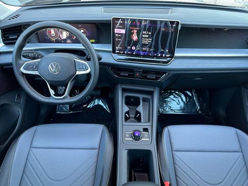 New 2026 Volkswagen Tiguan SE image 12