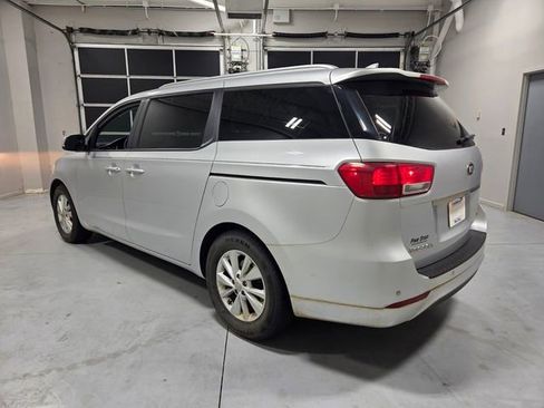 Used 2016 Kia Sedona LX w/ LX Convenience Package FWD image 10