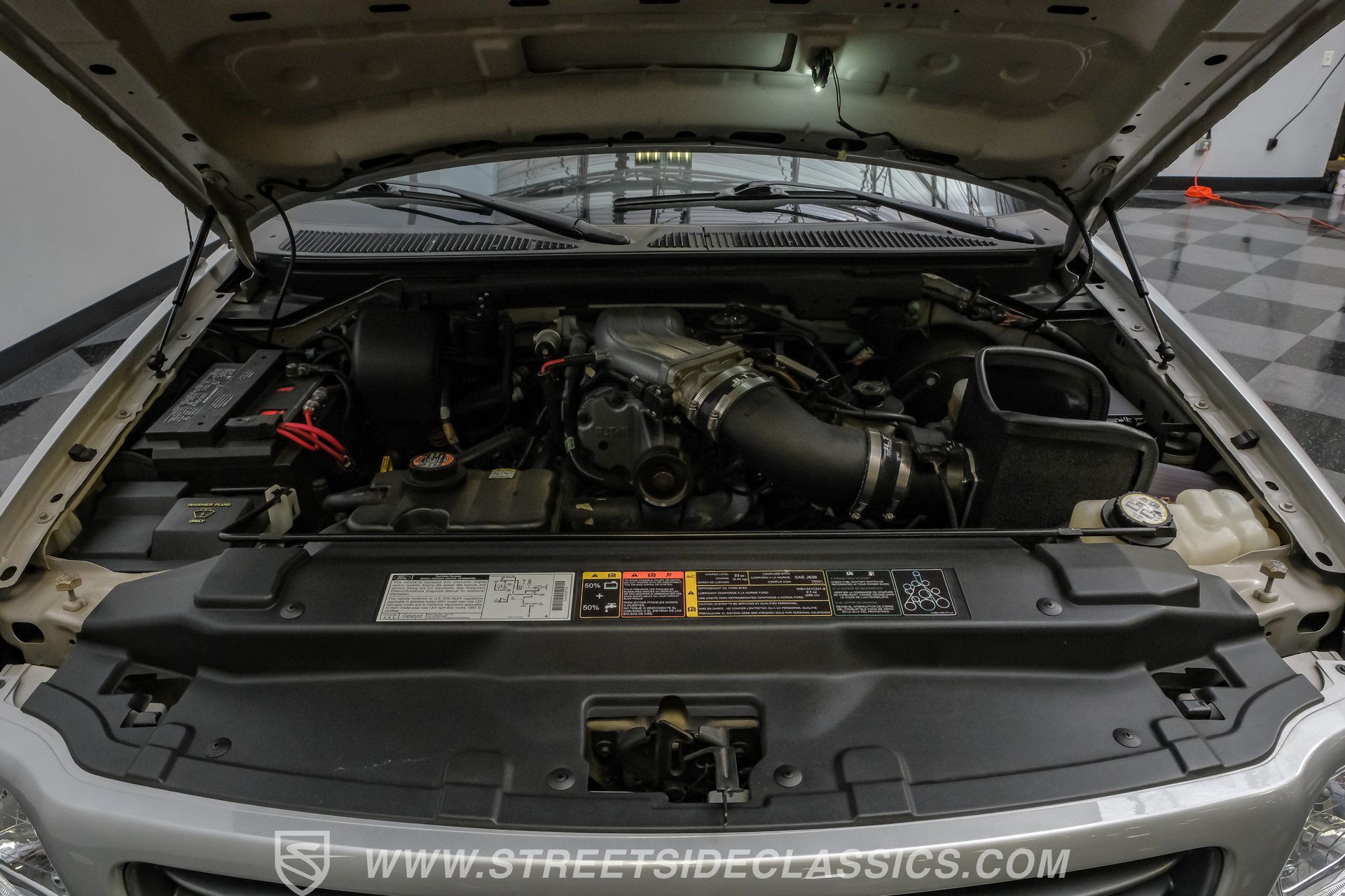 Used 2001 Ford F150 Lightning RWD image 3