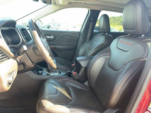 Used 2017 Jeep Cherokee Trailhawk AWD/4WD image 12