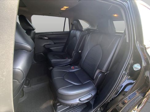 Used 2023 Toyota Highlander XLE FWD image 21