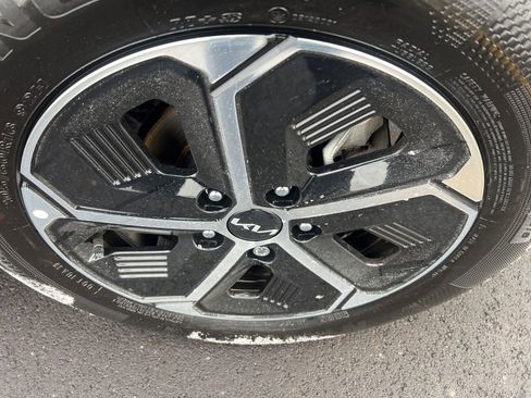 Certified 2024 Kia Niro EX image 43