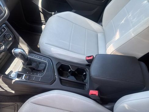Used 2020 Volkswagen Tiguan SEL FWD image 19