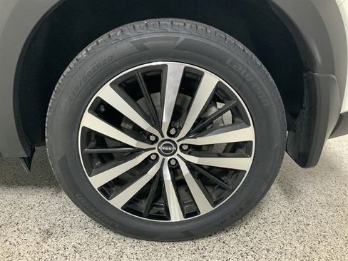 Used 2023 Nissan Pathfinder Platinum image 12