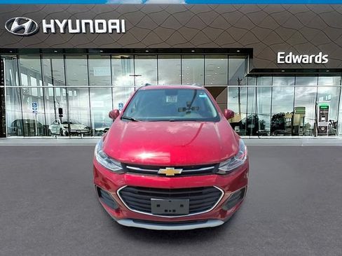 Used 2020 Chevrolet Trax LT w/ LT Convenience Package AWD/4WD image 3