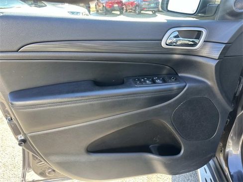 Certified 2021 Jeep Grand Cherokee Laredo X image 16