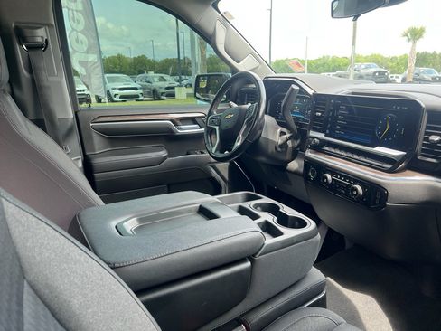 Used 2022 Chevrolet Silverado 1500 LT AWD/4WD image 14