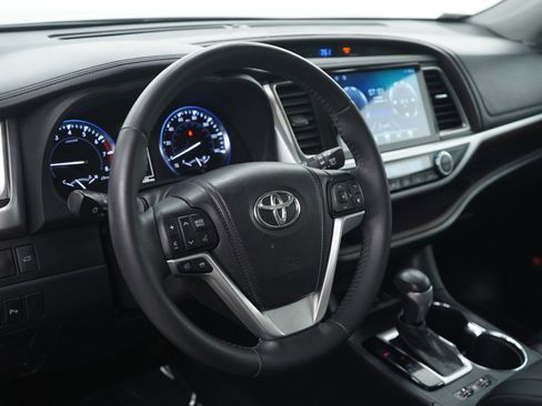 Used 2014 Toyota Highlander Limited image 24