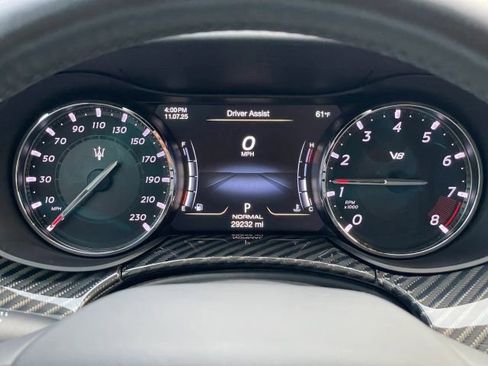 Used 2022 Maserati Quattroporte Trofeo image 32