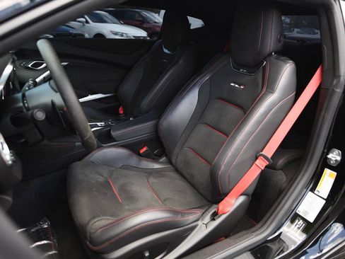 Used 2019 Chevrolet Camaro ZL1 RWD image 18