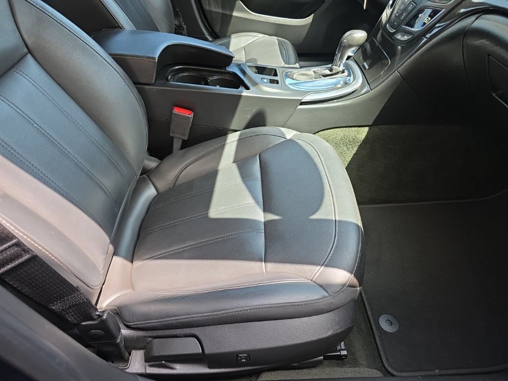 Used 2017 Buick Regal Sport Touring FWD image 23