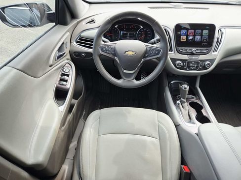 Used 2017 Chevrolet Malibu LT FWD image 10