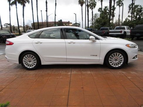 Used 2016 Ford Fusion SE w/ Equipment Group 502A image 5
