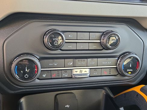 Used 2022 Ford Bronco Badlands image 16