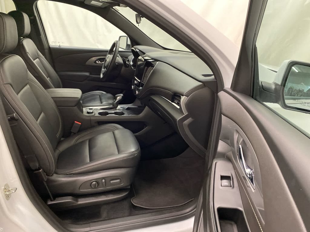 Used 2023 Chevrolet Traverse LT AWD/4WD image 15