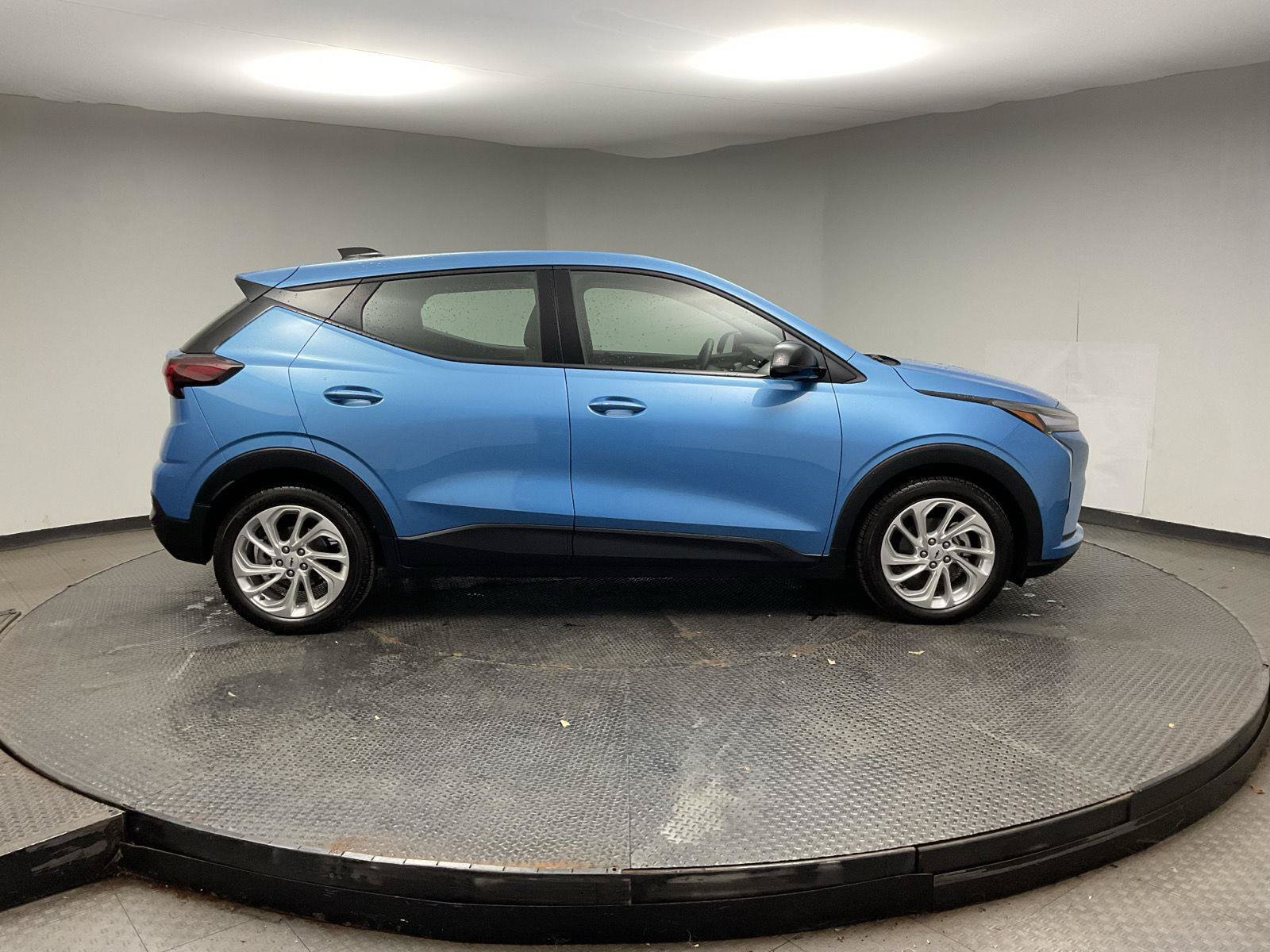 Used 2027 Chevrolet Bolt LT FWD image 8