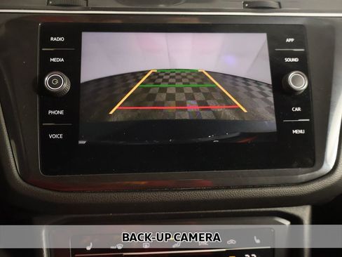 Used 2022 Volkswagen Tiguan SE w/ Panoramic Sunroof Package image 5