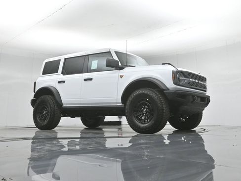 New 2026 Ford Bronco Badlands AWD/4WD image 3