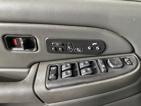 Used 2004 Chevrolet Avalanche Z71 w/ Sun And Sound Package AWD/4WD image 19