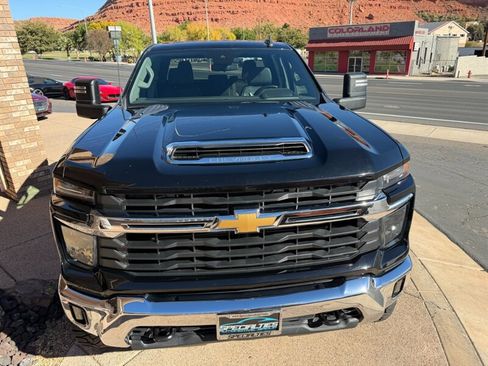 Used 2024 Chevrolet Silverado 2500 LT w/ Convenience Package image 19