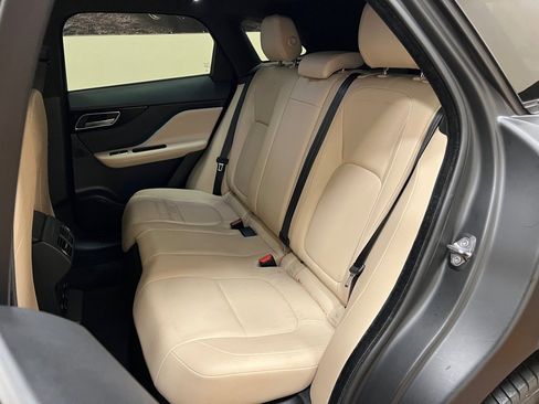 Used 2020 Jaguar F-PACE Premium image 32