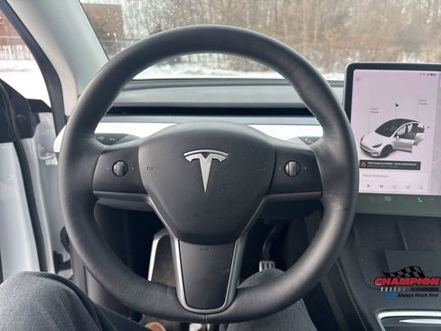 Used 2021 Tesla Model Y Long Range image 17