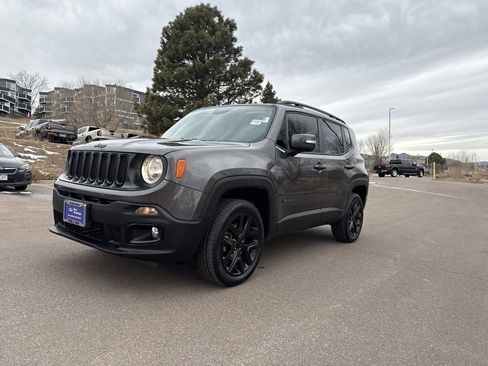 Used 2018 Jeep Renegade Altitude image 3