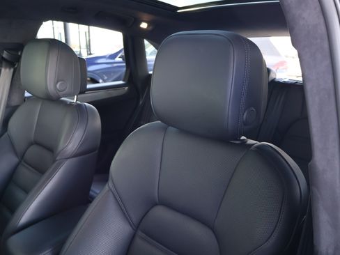 Used 2020 Porsche Macan Turbo AWD/4WD image 14