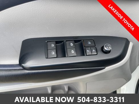 Used 2019 Toyota Highlander XLE FWD image 26