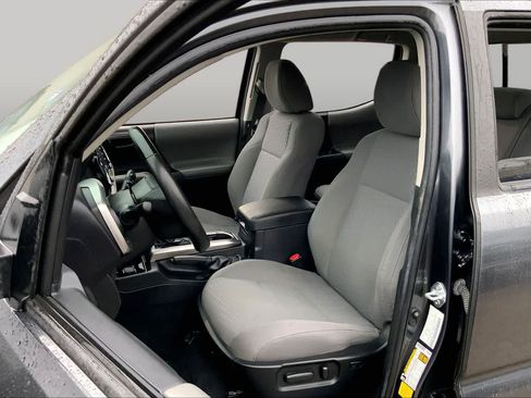 Used 2022 Toyota Tacoma SR5 RWD image 8