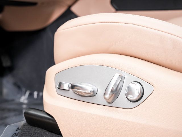 Certified 2026 Porsche Macan AWD/4WD image 12